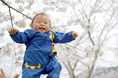 桜をバックに高い高～い