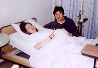 ���@����