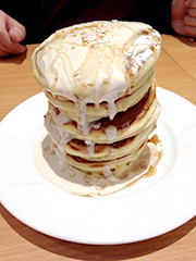 デニーズのタワーパンケーキ、食べ切れなかった…
