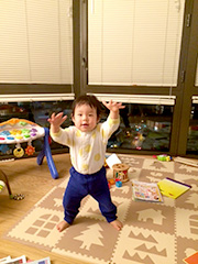 手でバランスをとりながら数歩