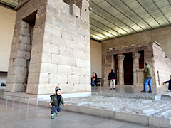 美術館はぼくの遊び場さ♪