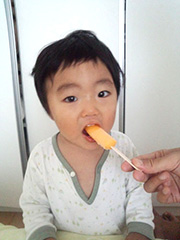 朝からアイスをねだるので仕方なく…