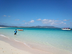 船で渡る絶景ビーチ