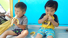 バナナは5秒で食べ終わります